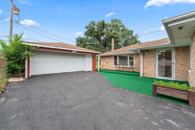 6940 Olympic Drive, Bridgeview, IL 60455