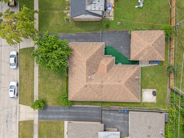 6940 Olympic Drive, Bridgeview, IL 60455