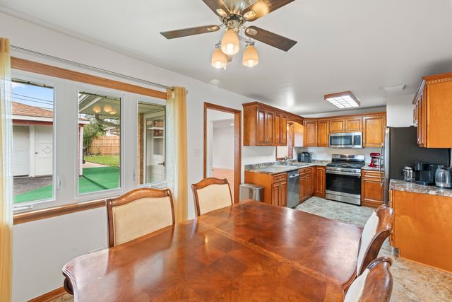 6940 Olympic Drive, Bridgeview, IL 60455