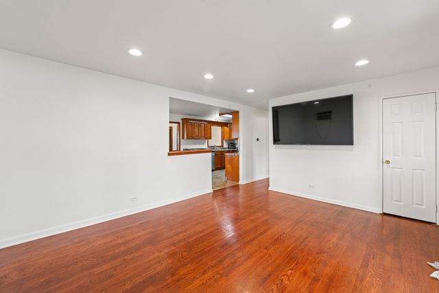 6940 Olympic Drive, Bridgeview, IL 60455