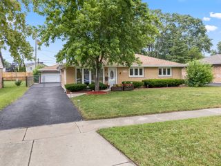 6940 Olympic Drive, Bridgeview, IL 60455