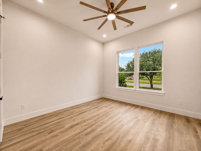 1102 Devonshire Drive N, Forney, TX 75126