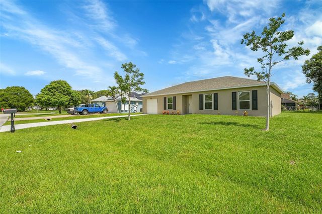 2457 SE Tracy Ave, Port St Lucie, FL 34952