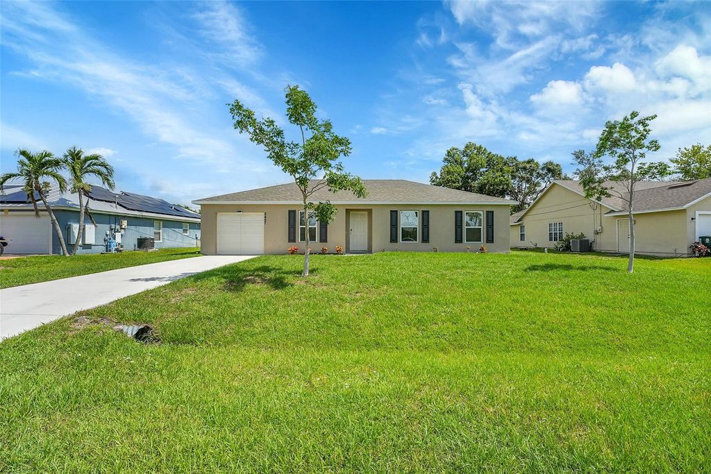2457 SE Tracy Ave, Port St Lucie, FL 34952