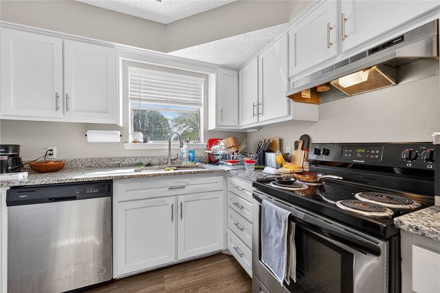 2105 N East Oaks Drive, Fayetteville, AR 72703