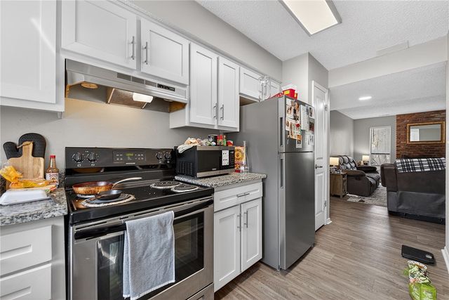 2105 N East Oaks Drive, Fayetteville, AR 72703