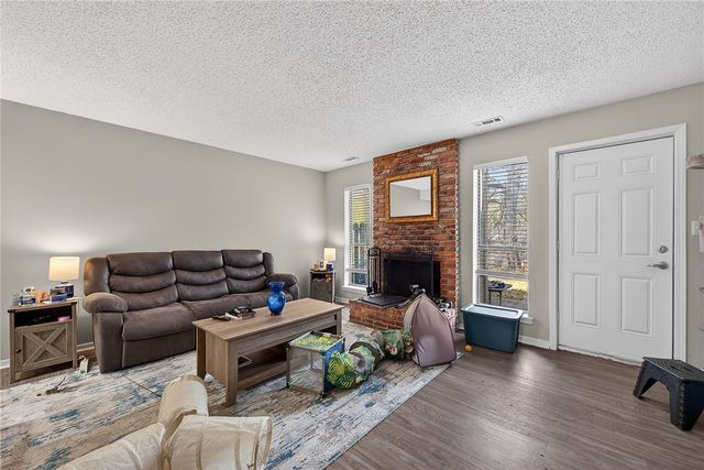 2105 N East Oaks Drive, Fayetteville, AR 72703