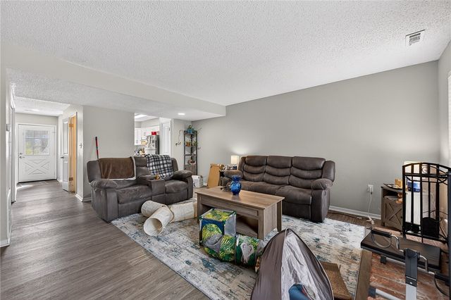 2105 N East Oaks Drive, Fayetteville, AR 72703