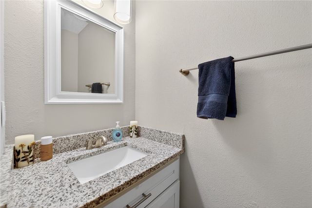 2105 N East Oaks Drive, Fayetteville, AR 72703