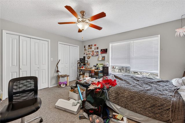 2105 N East Oaks Drive, Fayetteville, AR 72703