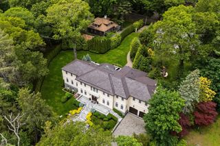 37 Radcliffe Rd, Newton, MA 02468