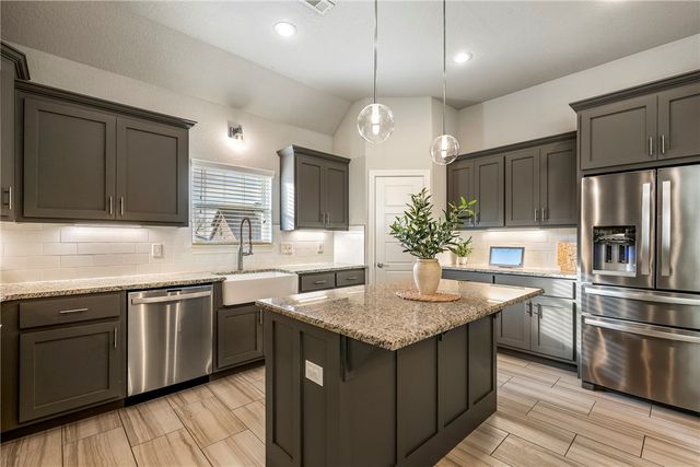 1404 W Gum Street, Rogers, AR 72758