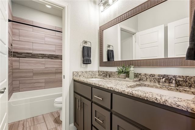 1404 W Gum Street, Rogers, AR 72758