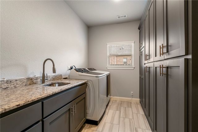 1404 W Gum Street, Rogers, AR 72758