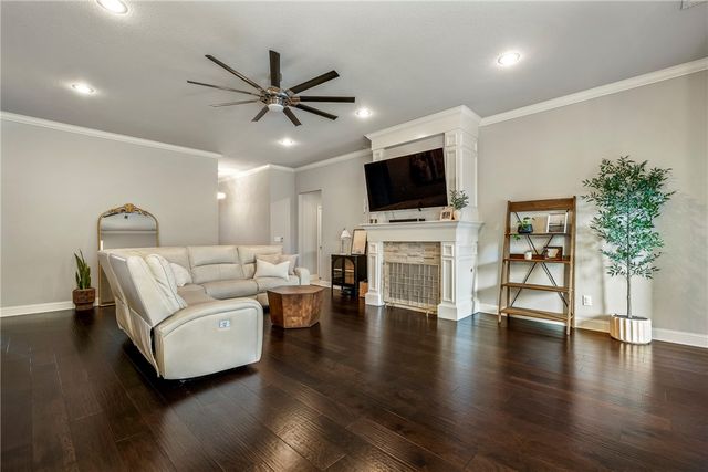 1404 W Gum Street, Rogers, AR 72758