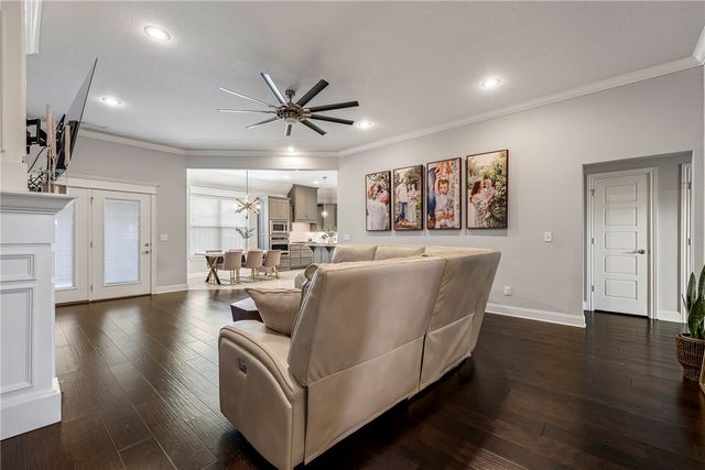 1404 W Gum Street, Rogers, AR 72758