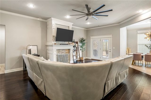 1404 W Gum Street, Rogers, AR 72758