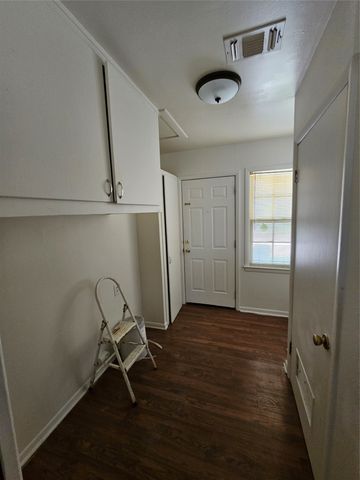 726 S Lindsay Street, Gainesville, TX 76240