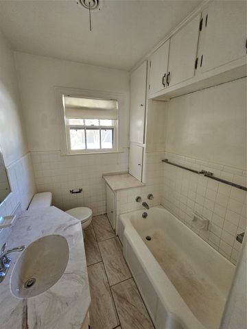 726 S Lindsay Street, Gainesville, TX 76240