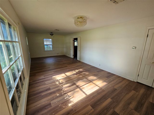726 S Lindsay Street, Gainesville, TX 76240