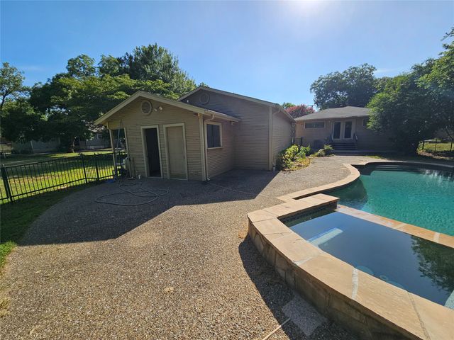 726 S Lindsay Street, Gainesville, TX 76240