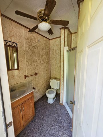 726 S Lindsay Street, Gainesville, TX 76240