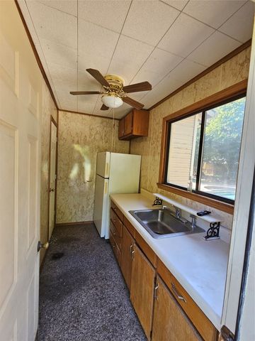 726 S Lindsay Street, Gainesville, TX 76240