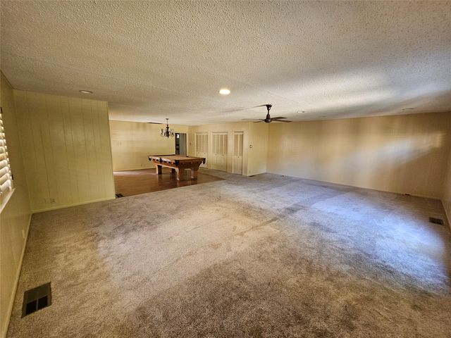 726 S Lindsay Street, Gainesville, TX 76240