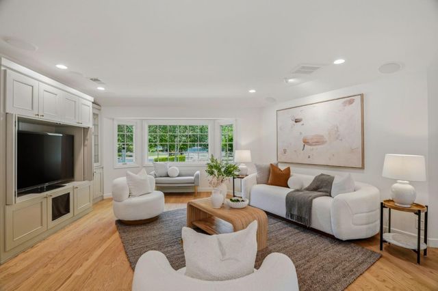833 Dixon Way, Los Altos, CA 94022