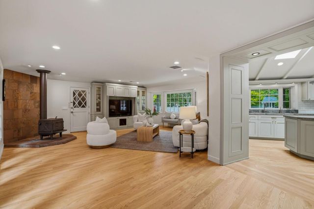 833 Dixon Way, Los Altos, CA 94022