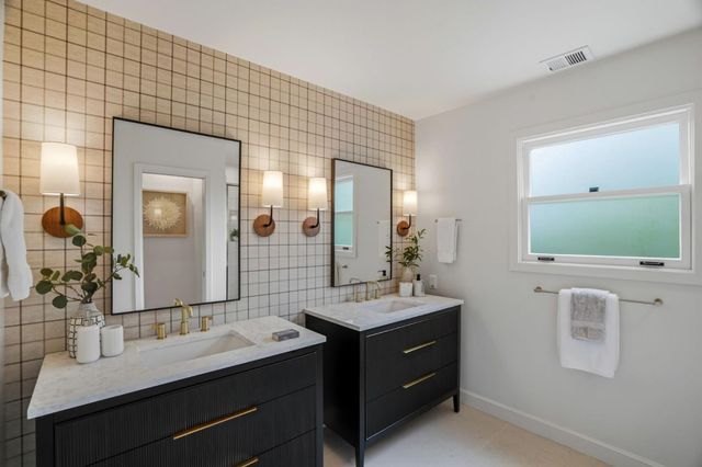 833 Dixon Way, Los Altos, CA 94022