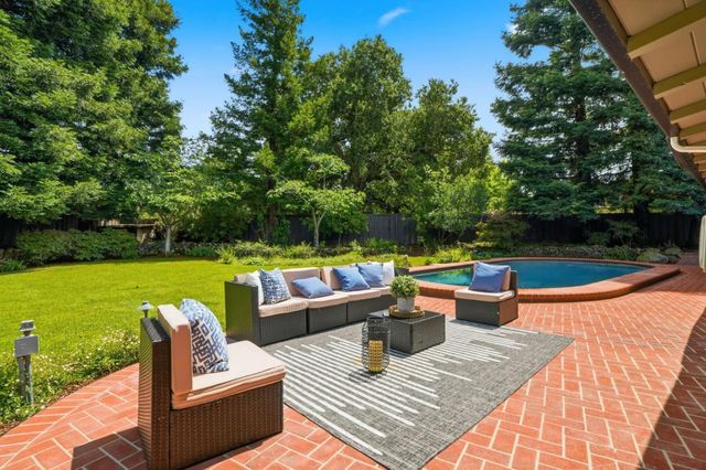 833 Dixon Way, Los Altos, CA 94022