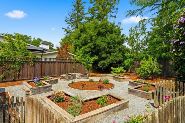 833 Dixon Way, Los Altos, CA 94022