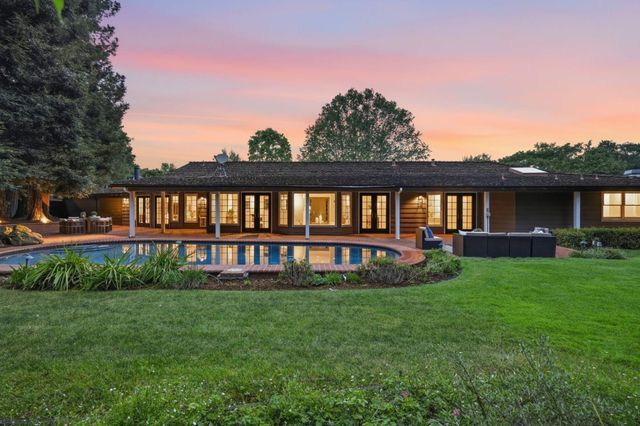 833 Dixon Way, Los Altos, CA 94022