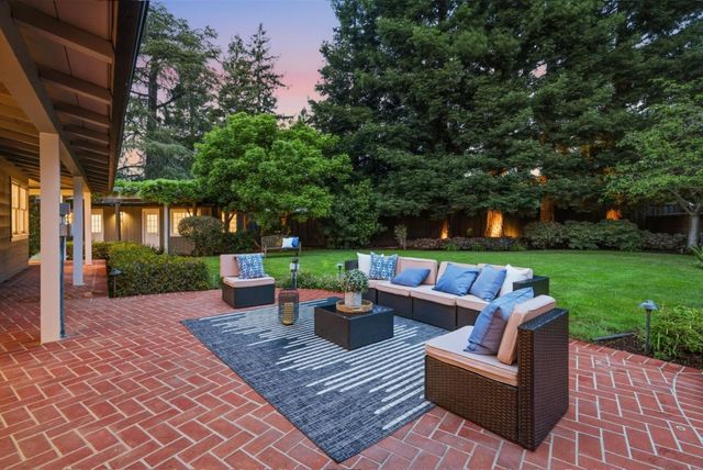 833 Dixon Way, Los Altos, CA 94022