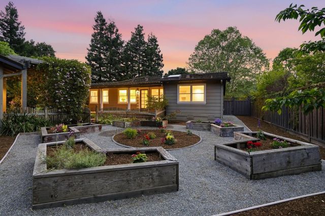 833 Dixon Way, Los Altos, CA 94022
