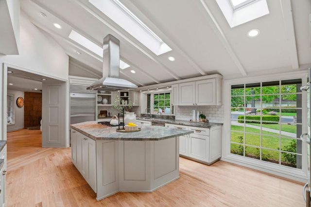 833 Dixon Way, Los Altos, CA 94022