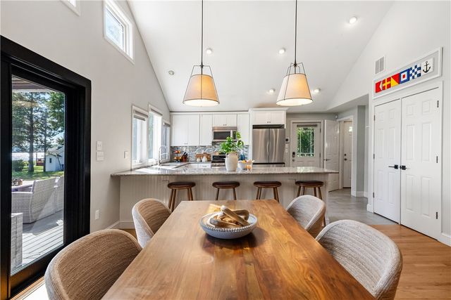 35 Sylvia Drive, Warwick, RI 02886