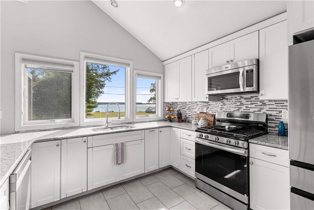 35 Sylvia Drive, Warwick, RI 02886