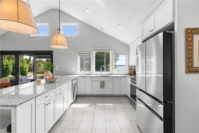 35 Sylvia Drive, Warwick, RI 02886