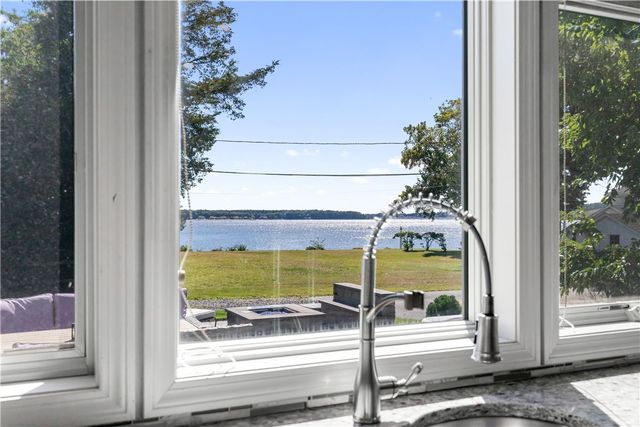 35 Sylvia Drive, Warwick, RI 02886