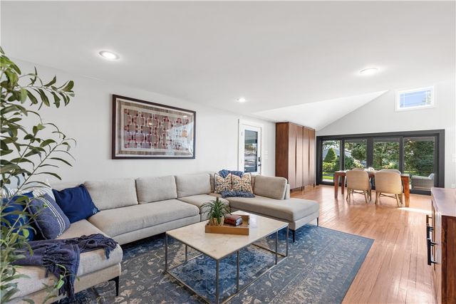 35 Sylvia Drive, Warwick, RI 02886