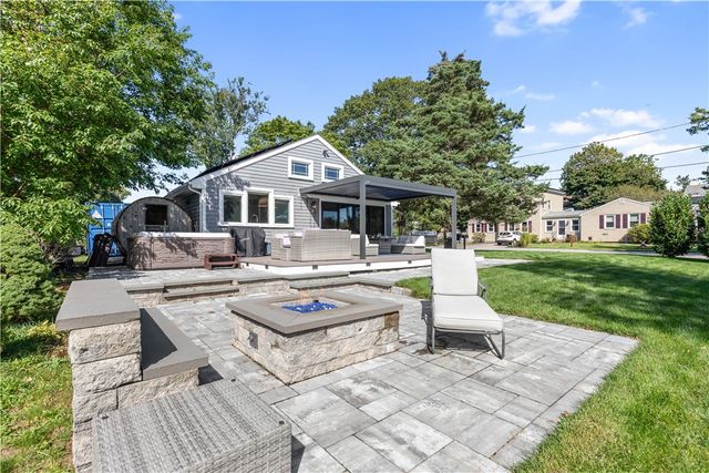 35 Sylvia Drive, Warwick, RI 02886