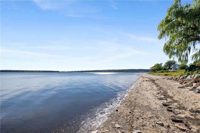 35 Sylvia Drive, Warwick, RI 02886