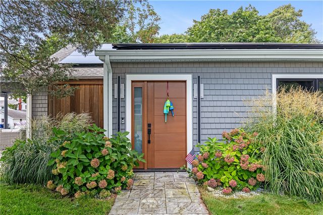 35 Sylvia Drive, Warwick, RI 02886