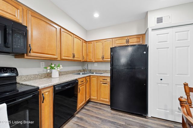 1600 Gardiner Ln 203, Louisville, KY 40205