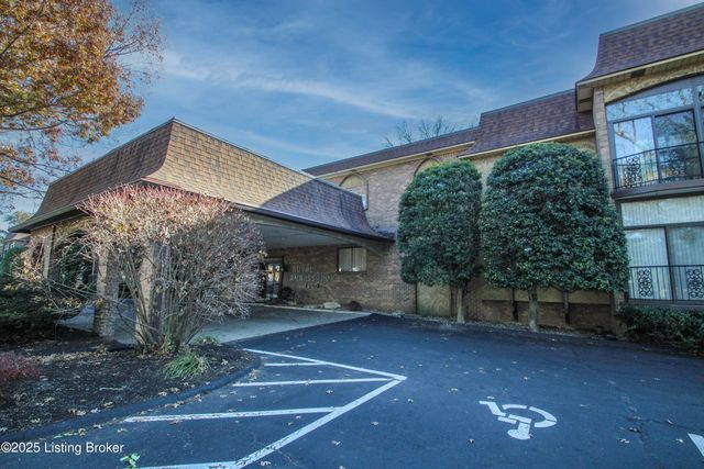 1600 Gardiner Ln 203, Louisville, KY 40205