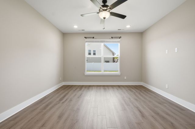 402 Old Spring Ln, Gallatin, TN 37066