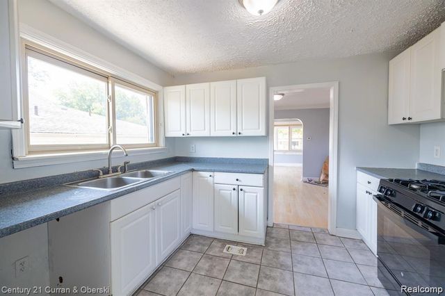 8644 Nightingale Street, Dearborn Heights, MI 48127