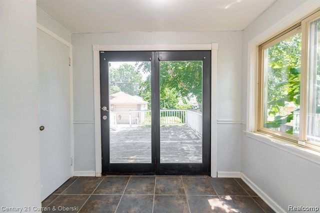 8644 Nightingale Street, Dearborn Heights, MI 48127